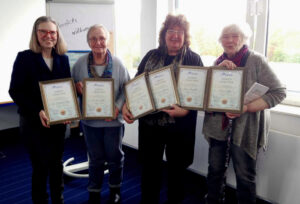 Engagierte Mitglieder wurden geehrt; einige haben die Ehrung in Abwesenheit für andere entgegen genommen.