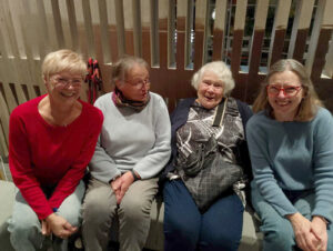 Die Mitglieder – ausgelassen nach dem Kegeln.